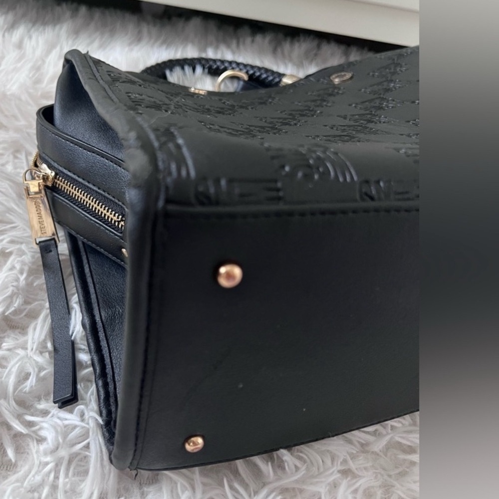 Steve Madden Elegant Black Handbag. - Picture 11 of 12